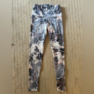 Onzie Leggings - Size S/M